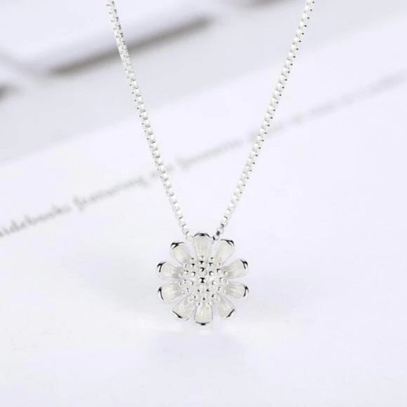 NEW 925 Sterling Silver Two Tone Daisy Necklace - Picture 5 of 8